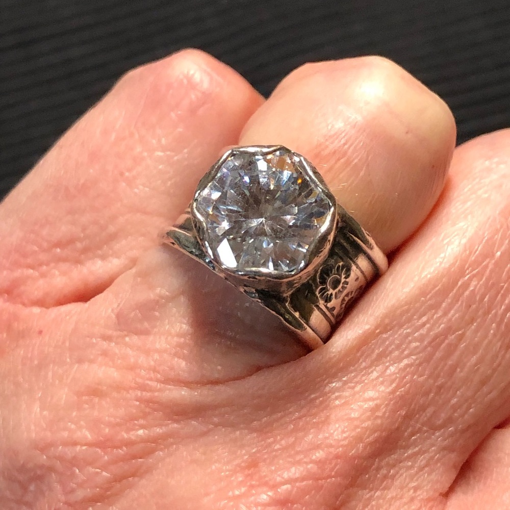 Silpada Queen for a Day Geometric crystal ring. Size 7.5